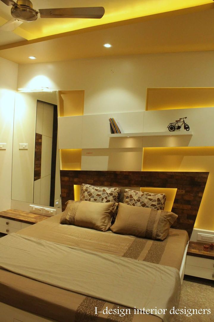 3bhk, I - design interior designer's I - design interior designer's Phòng ngủ phong cách hiện đại Ván ép