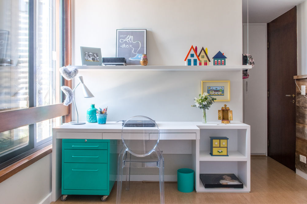 Quarto menina Danyela Corrêa Arquitetura Quartos modernos MDF quarto,quarto de menina,bancada,marcenaria,decoração,gaveteiro,nichos