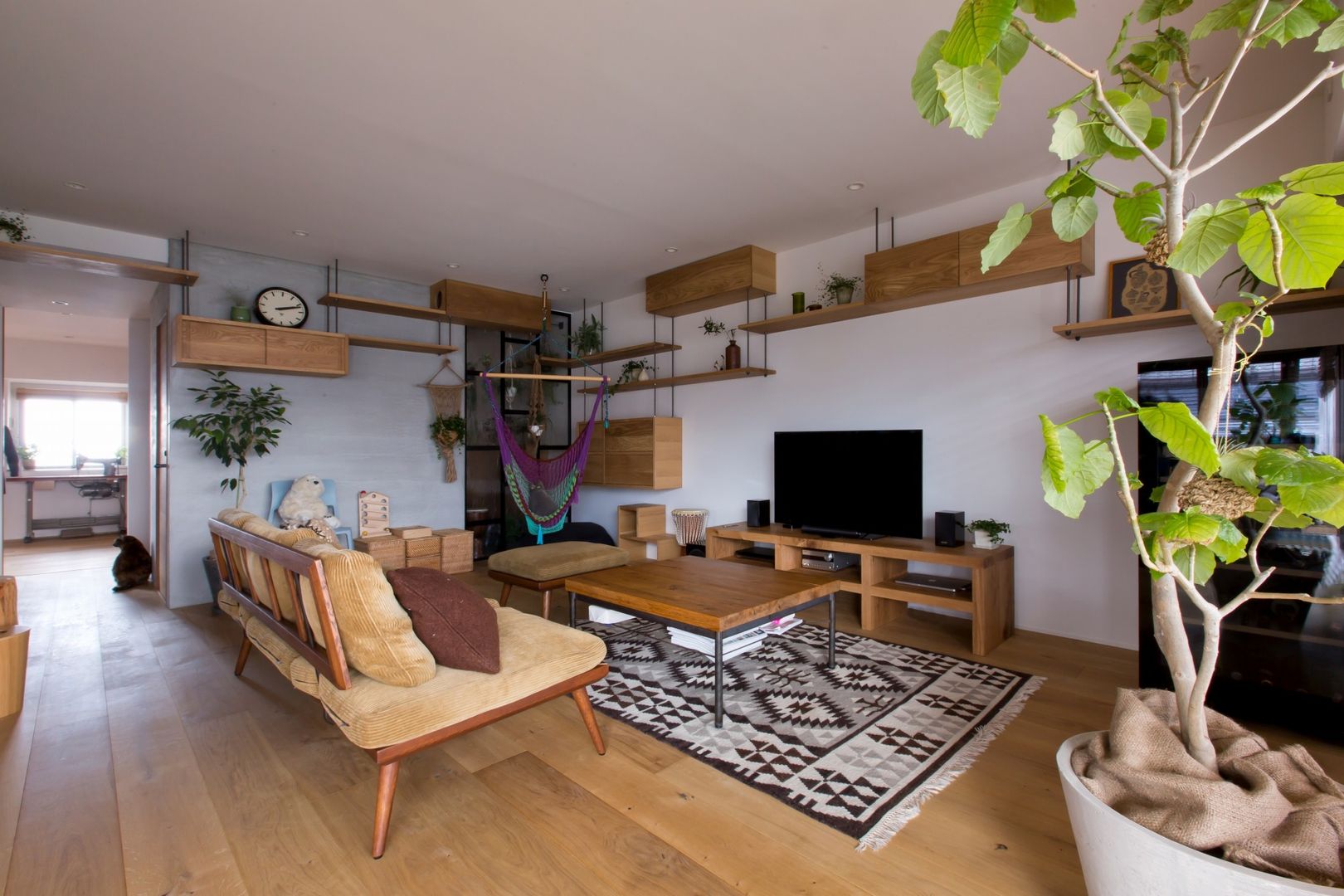 nionohama-apartment-house-renovation, ALTS DESIGN OFFICE ALTS DESIGN OFFICE Rustic style living room Wood Wood effect