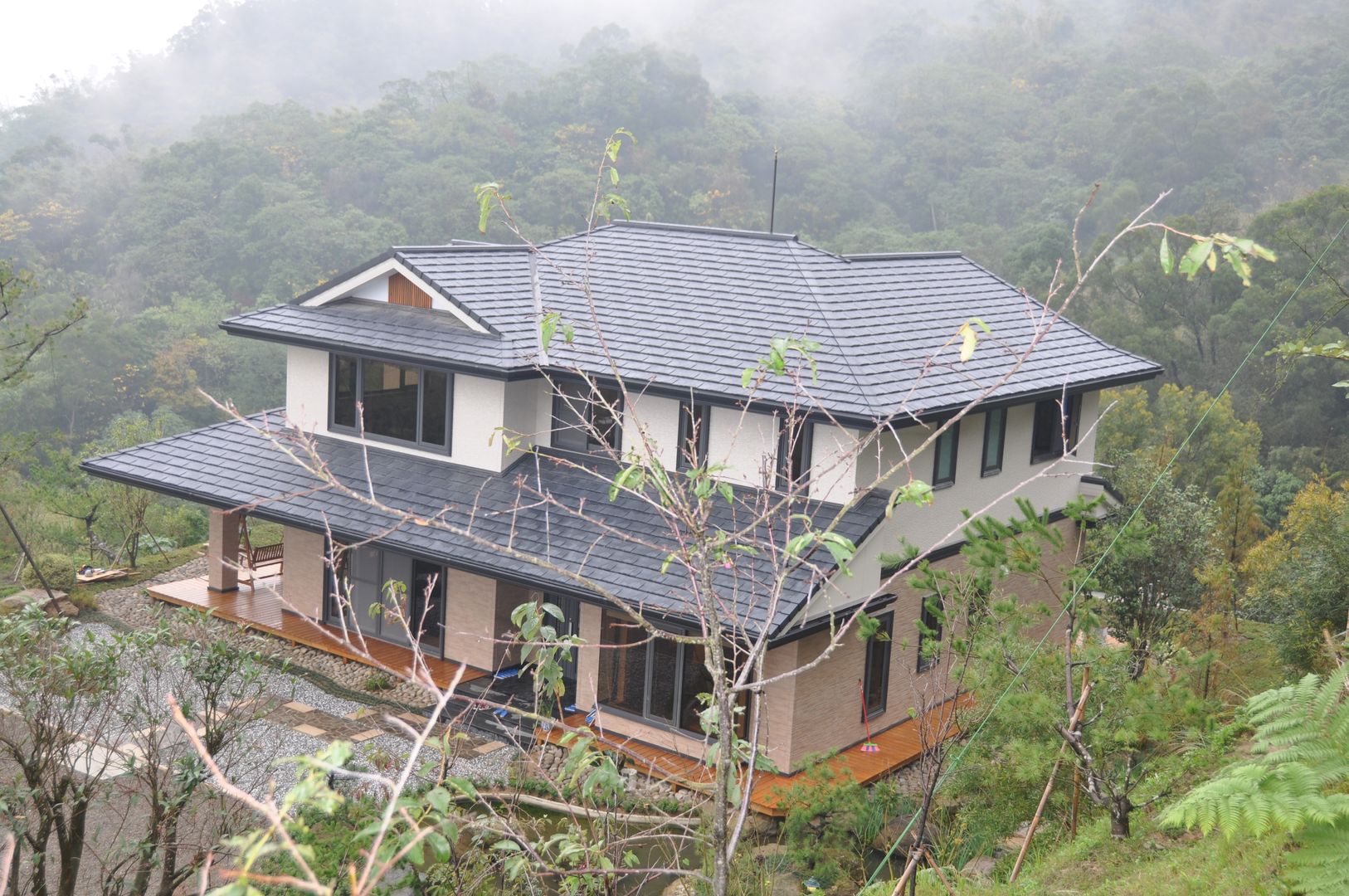 日式鋼骨結構 _苗栗風雲宅, 翔霖營造有限公司 翔霖營造有限公司 Casas modernas: Ideas, diseños y decoración