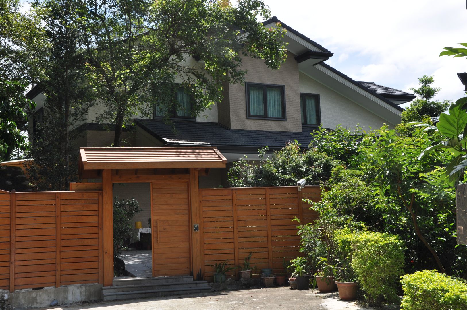 SHIHYAO_青潭森林宅, 翔霖營造有限公司 翔霖營造有限公司 Classic style houses