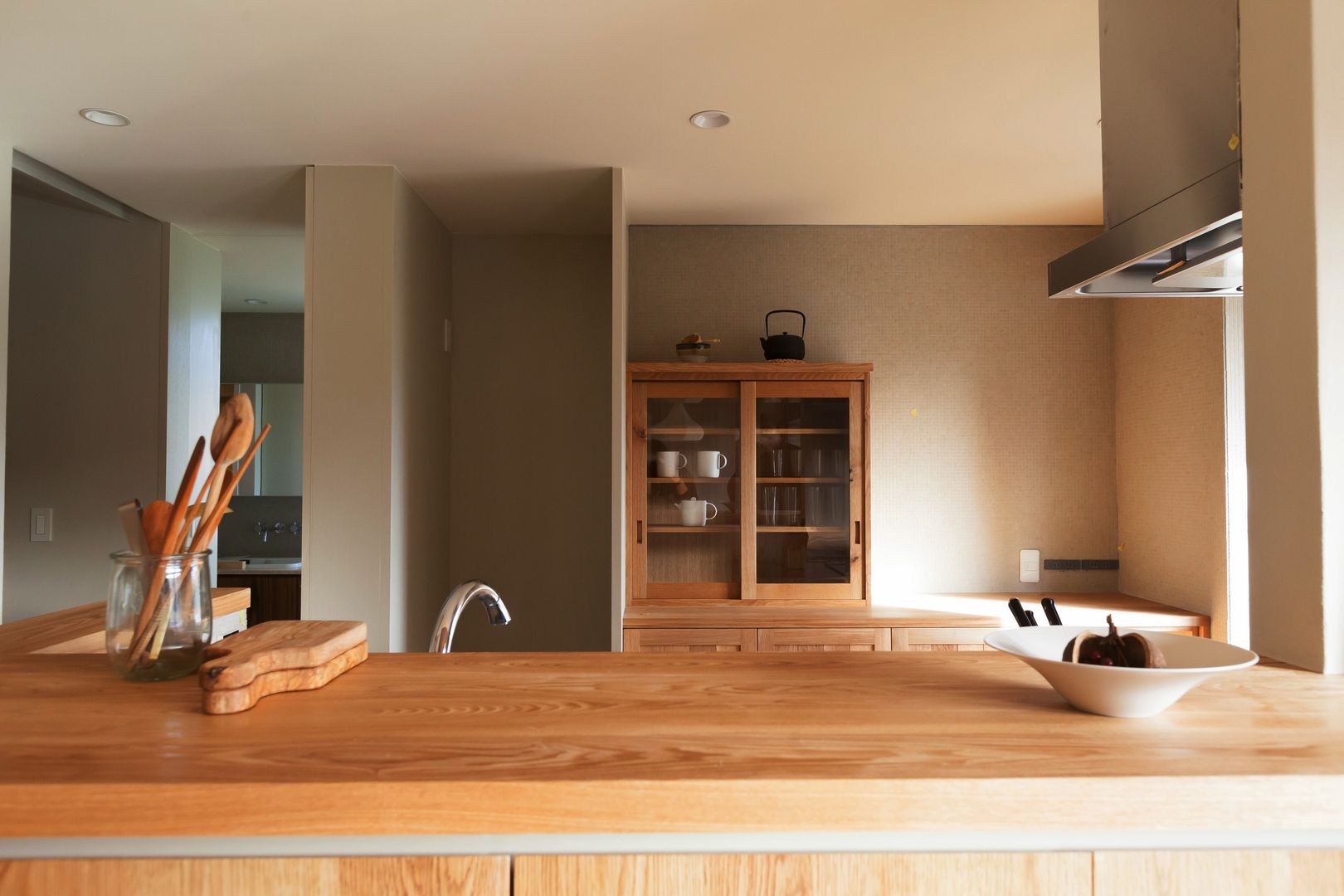 HOUSE IN CHIYOGAOKA, Mimasis Design／ミメイシス デザイン Mimasis Design／ミメイシス デザイン Kitchen Wood Wood effect