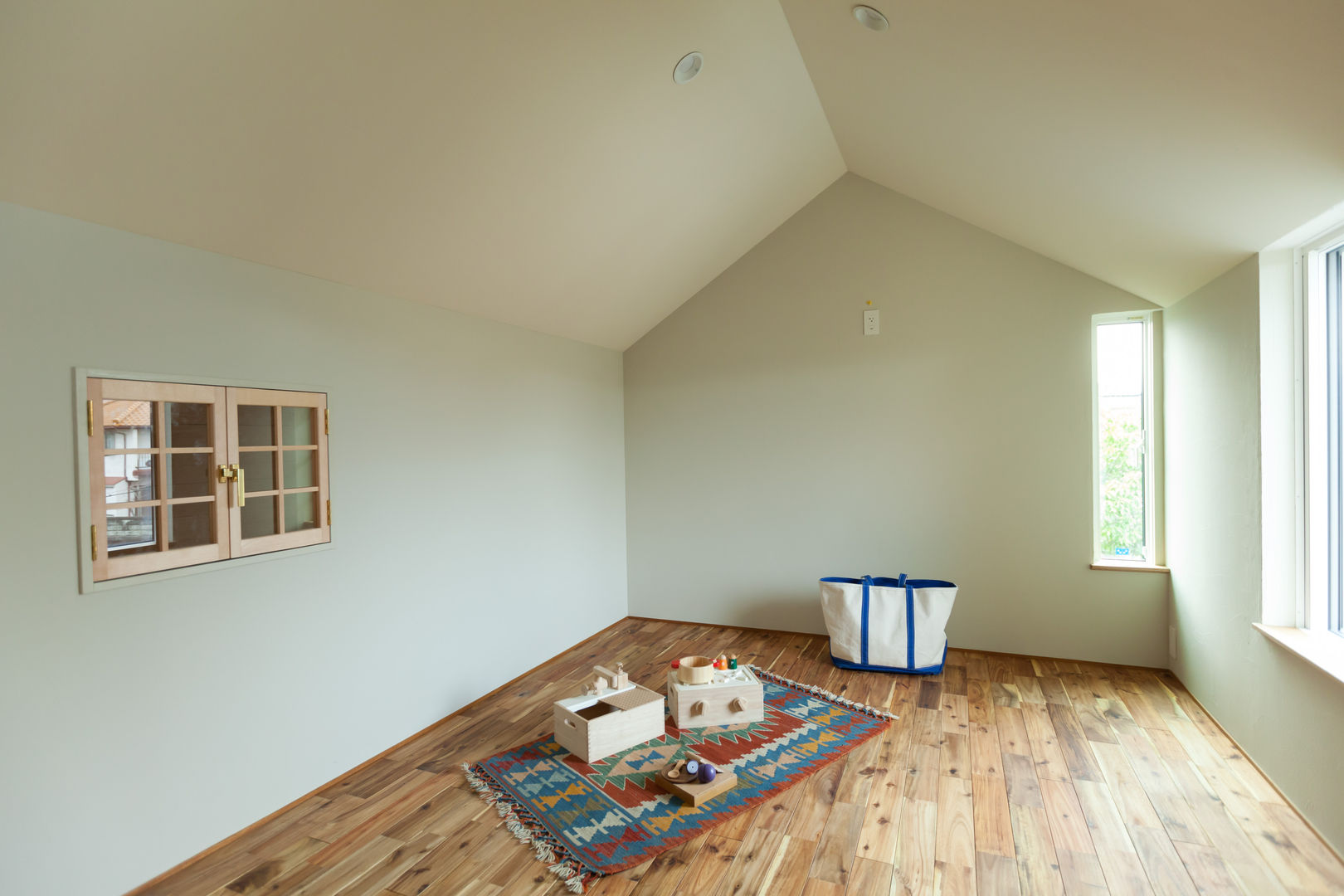 HOUSE IN CHIYOGAOKA, Mimasis Design／ミメイシス デザイン Mimasis Design／ミメイシス デザイン Nursery/kid’s room لکڑی Wood effect