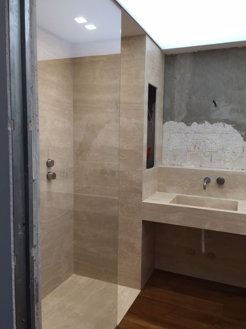 Baño Travertino, Giemme Marmi S.R.L. Giemme Marmi S.R.L. Classic style bathroom Marble Bathtubs & showers