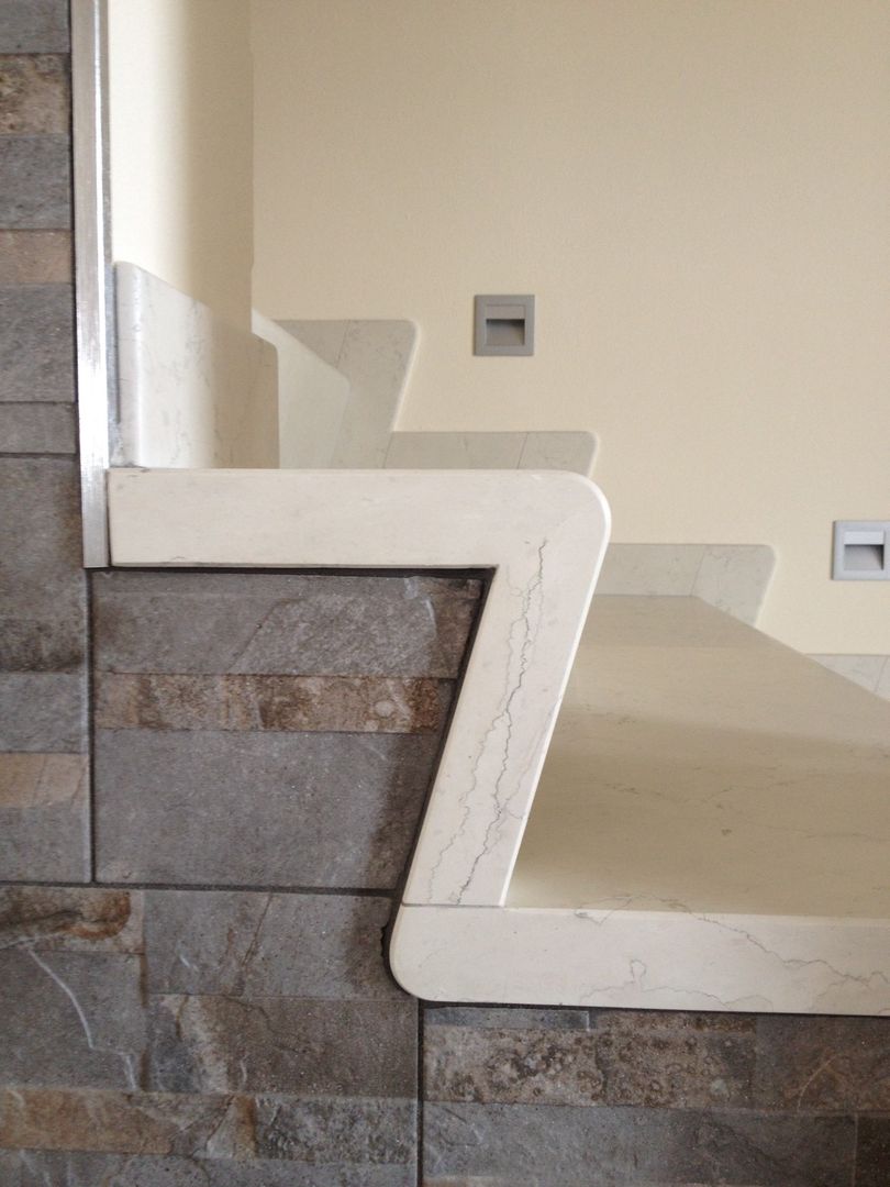 Escalera Blanco Asiago, Giemme Marmi S.R.L. Giemme Marmi S.R.L. บ้านและที่อยู่อาศัย หินอ่อน ของใช้ในบ้าน