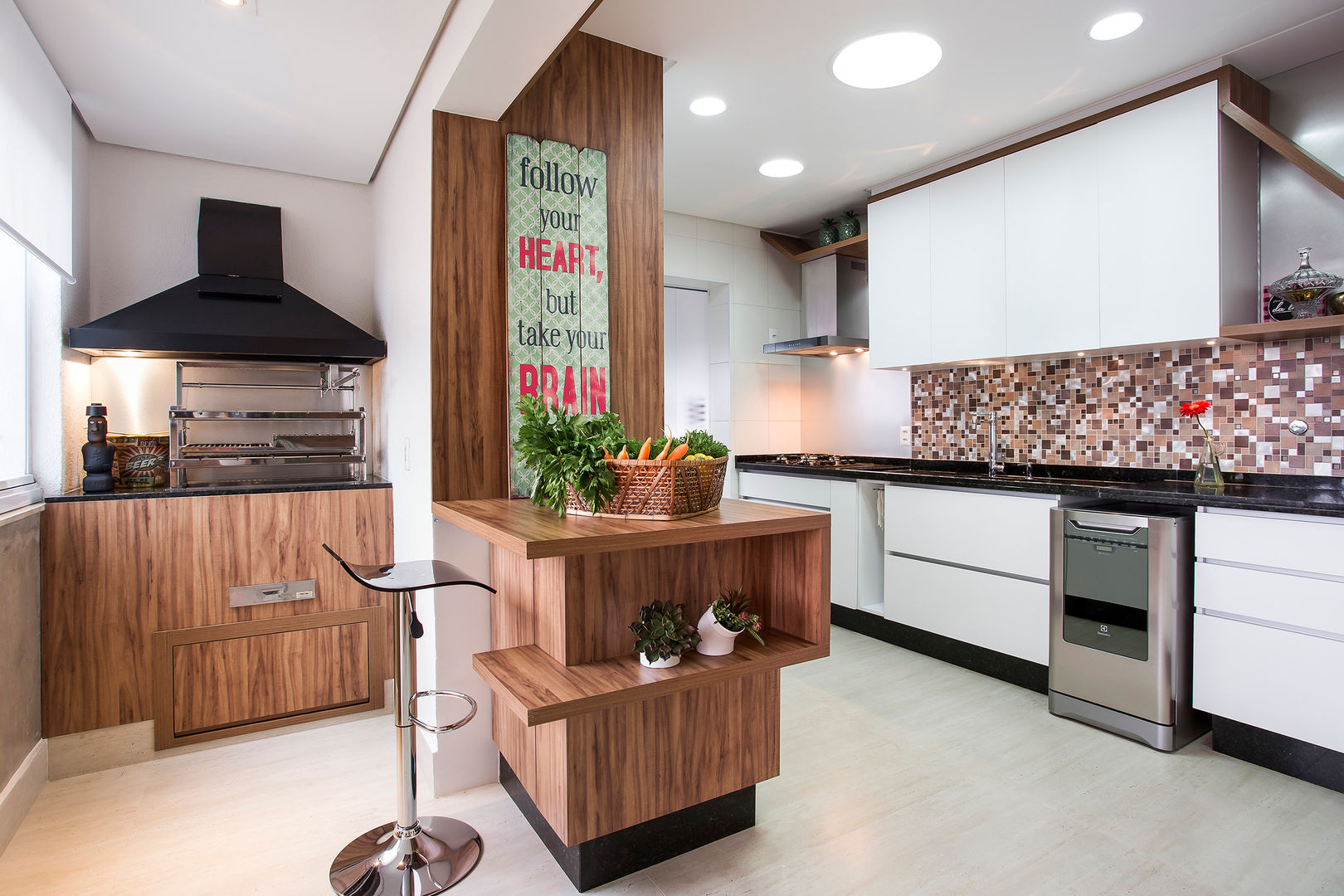 Apartamento Santo André, Amanda Pinheiro Design de interiores Amanda Pinheiro Design de interiores Modern kitchen Wood Wood effect
