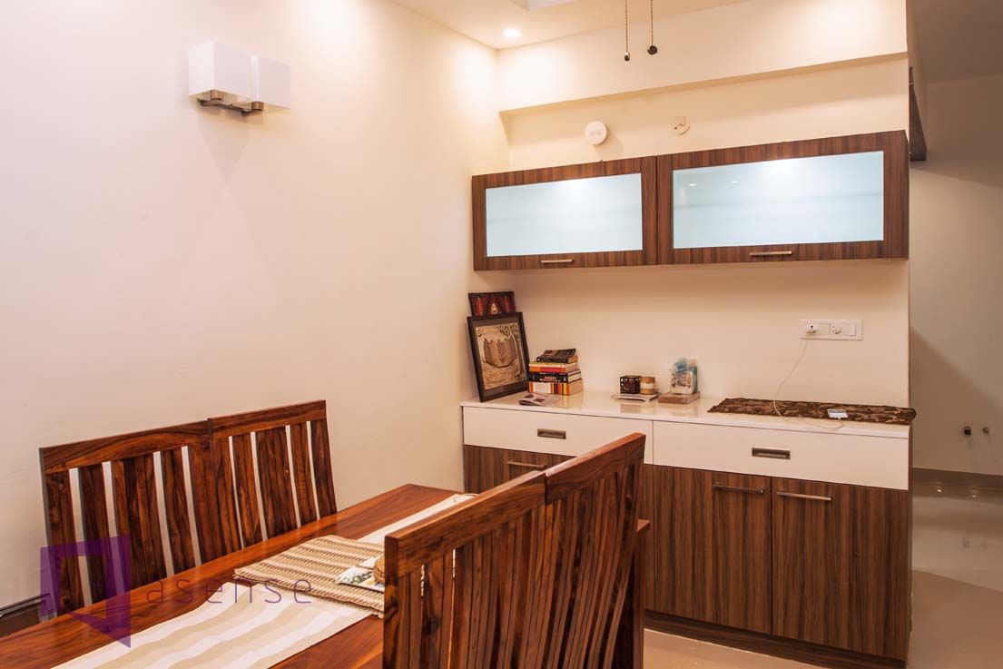 AMIT & SURVI'S INTERIOR IN MERA HOMES APARTMENT, KADUGUDI, Asense Asense モダンな キッチン 木 木目調 食器＆ガラス製品