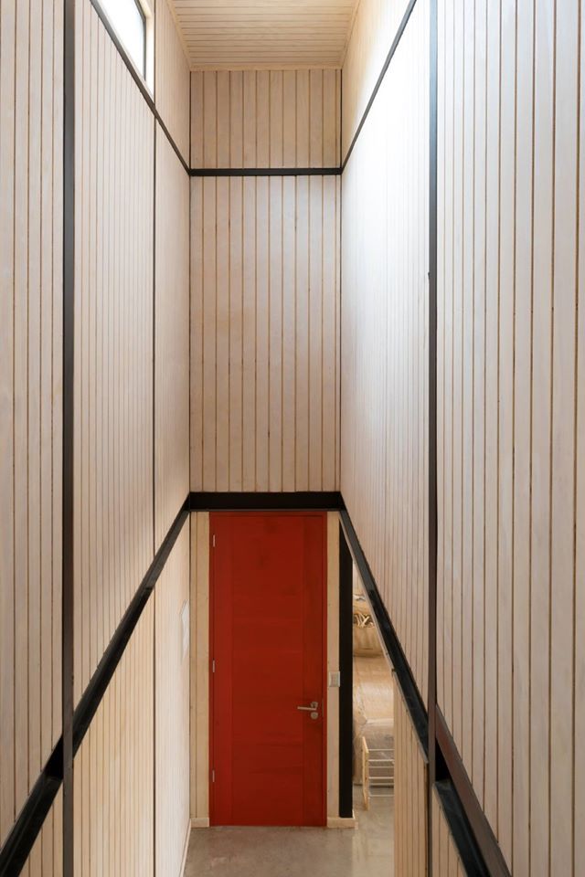 homify Modern Corridor, Hallway and Staircase