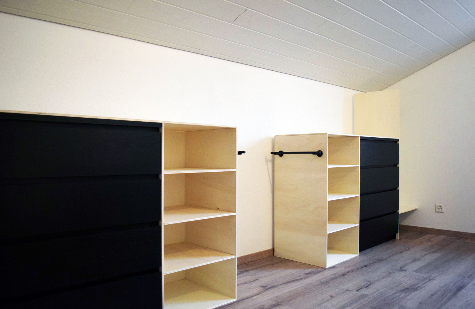 homify Closets de estilo escandinavo Madera Acabado en madera