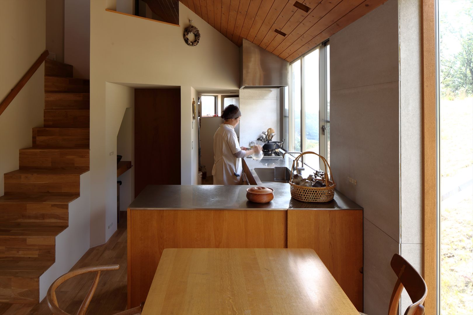 キッチンを楽しむ三角の家 / House in Kobe, 藤原・室 建築設計事務所 藤原・室 建築設計事務所 Moderne Küchen