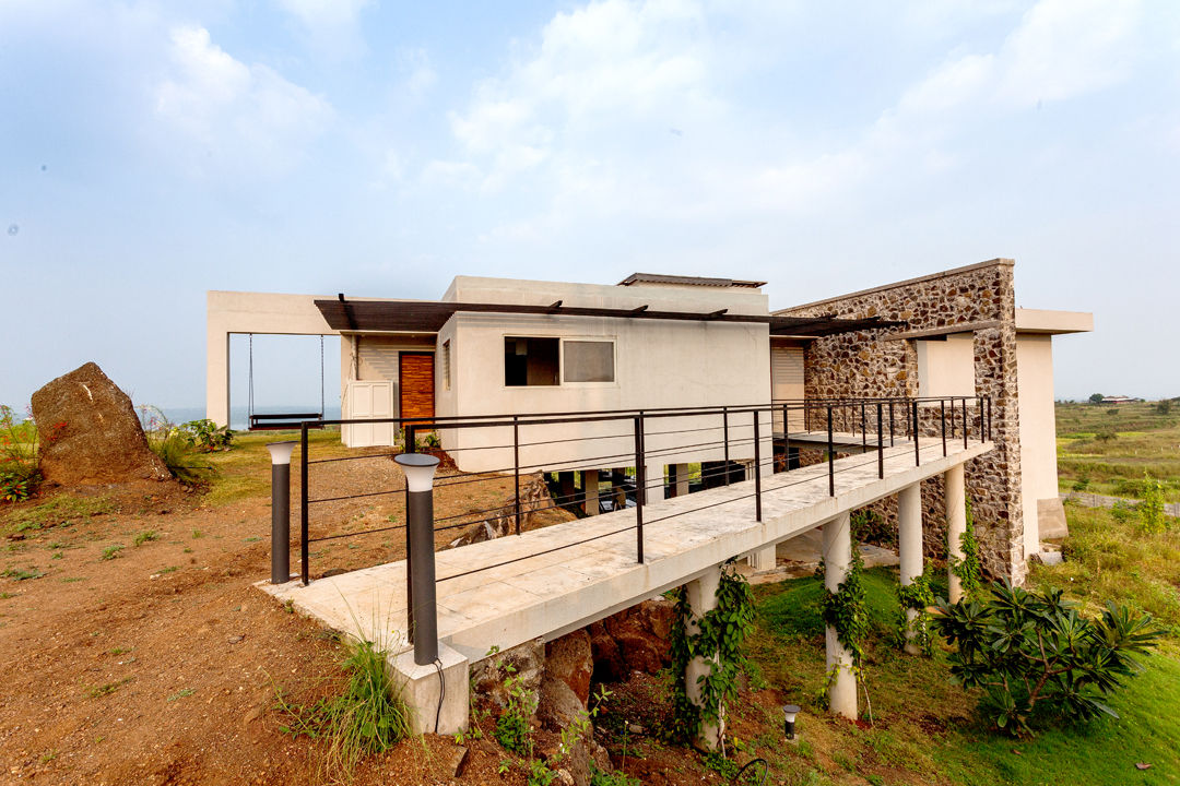 Kavardhara Villa , Inscape Designers Inscape Designers Rustic style house