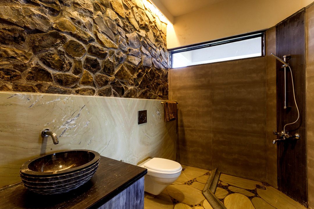 Kavardhara Villa , Inscape Designers Inscape Designers Rustic style bathroom Stone