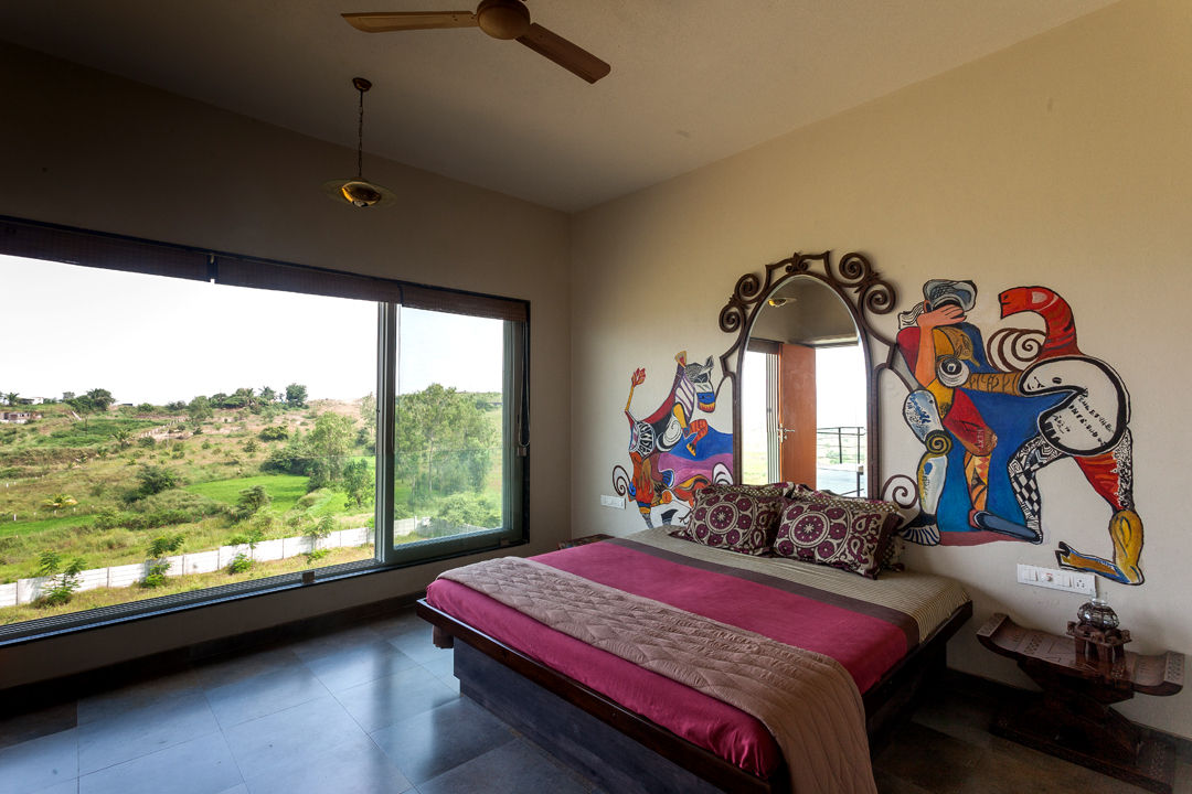 Kavardhara Villa , Inscape Designers Inscape Designers Rustic style bedroom Beds & headboards