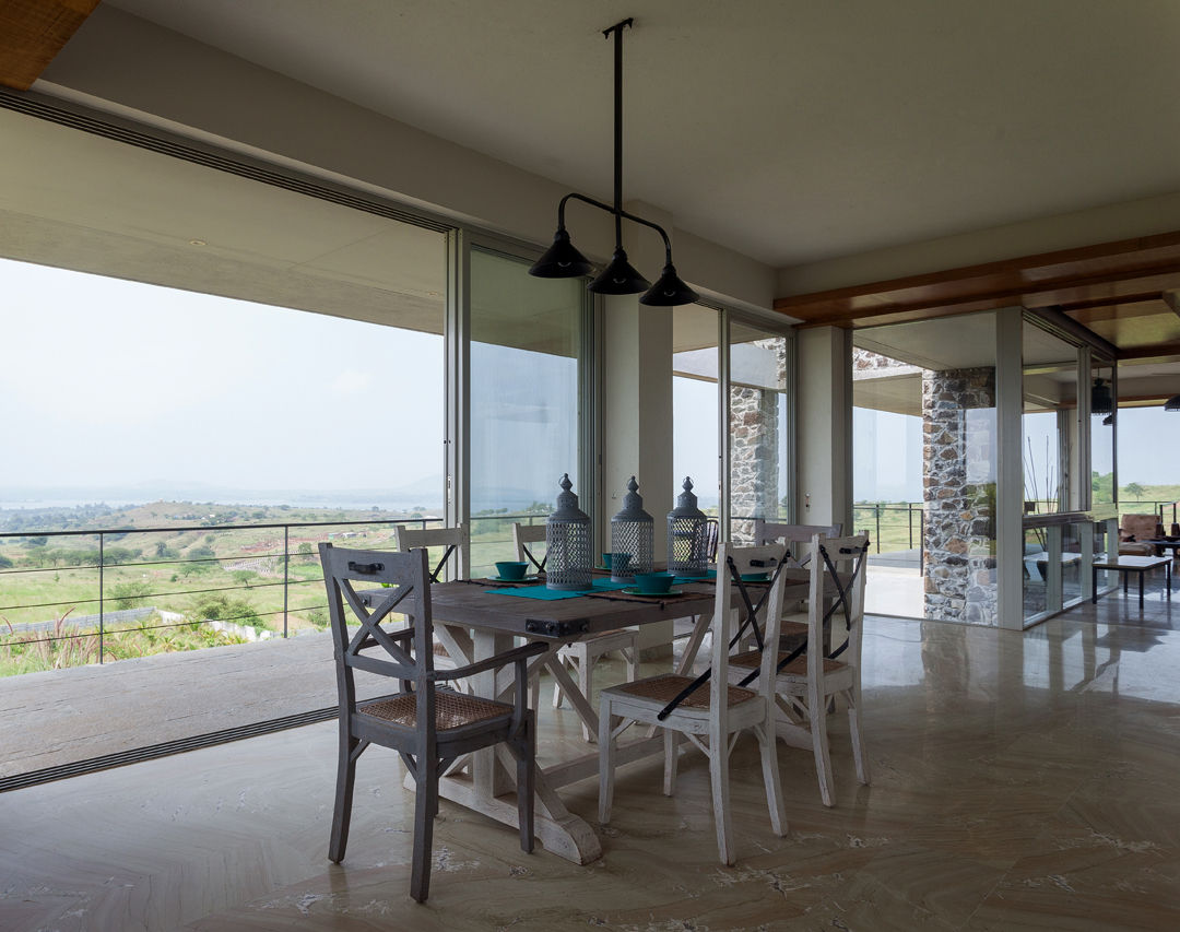 Kavardhara Villa , Inscape Designers Inscape Designers Rustic style dining room