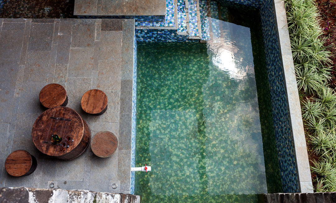 Kavardhara Villa , Inscape Designers Inscape Designers Hồ bơi phong cách mộc mạc