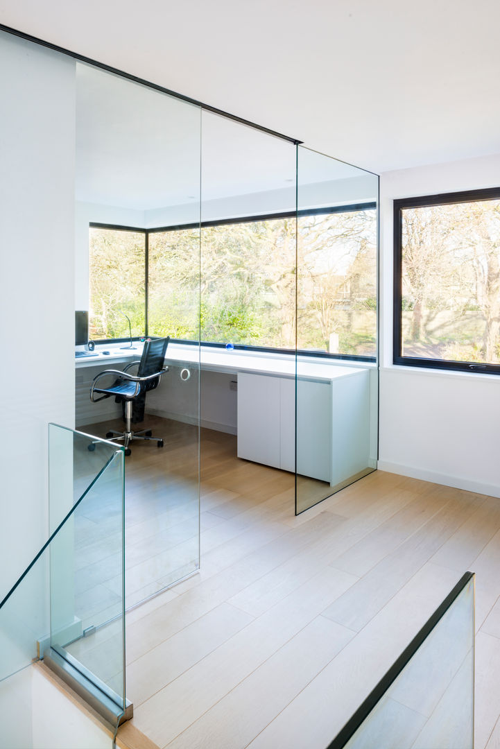 White Oaks Study/Office with Glass Sliding Door Barc Architects Modern Çalışma Odası Cam glass door,sliding door,glass,office,study,studio,desk,contemporary,modern,wooden floor