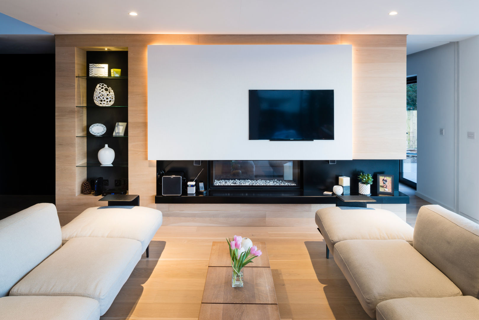 White Oaks Living Room Barc Architects Moderne woonkamers living,fireplace,shelving,tv,backlit,contemporary,modern,open plan,fresh