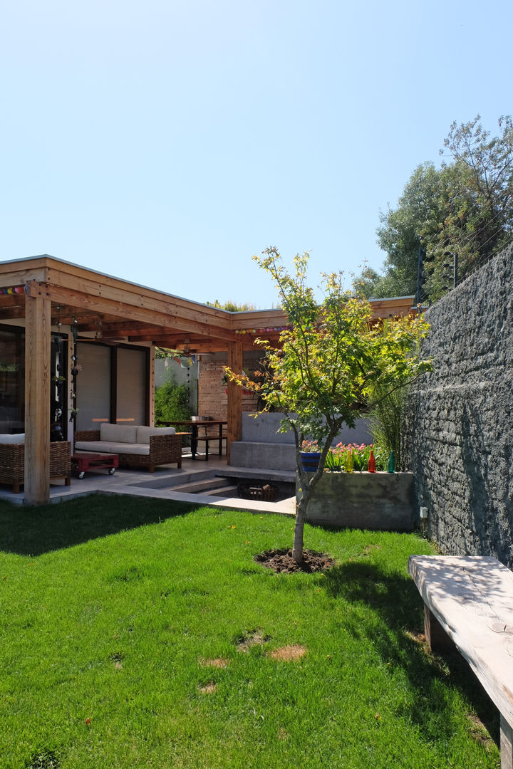 CASA RQ. , ESTUDIO BASE ARQUITECTOS ESTUDIO BASE ARQUITECTOS Rustic style garden