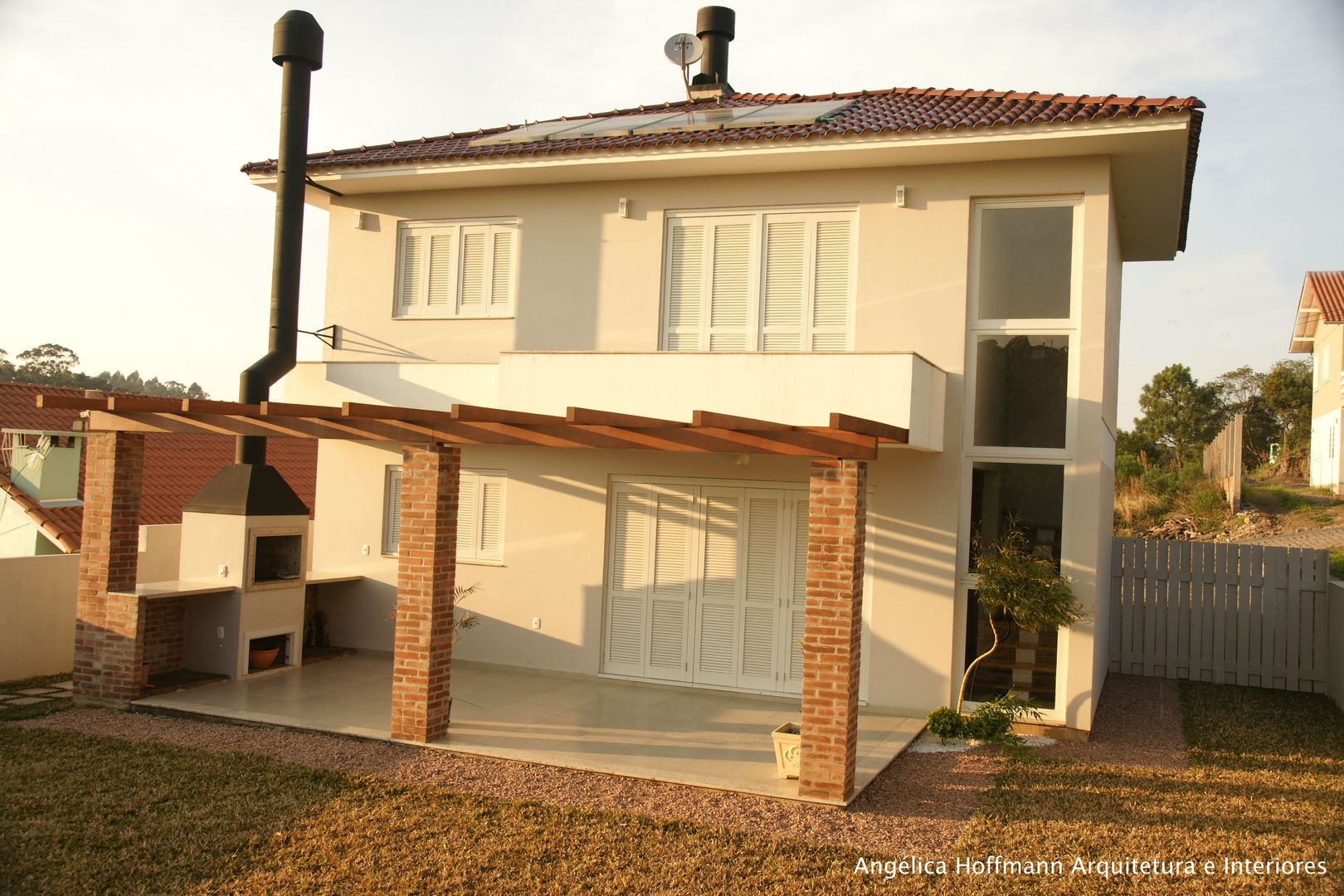 Ponte Seca, Angelica Hoffmann Arquitetura e Interiores Angelica Hoffmann Arquitetura e Interiores Casas de estilo moderno