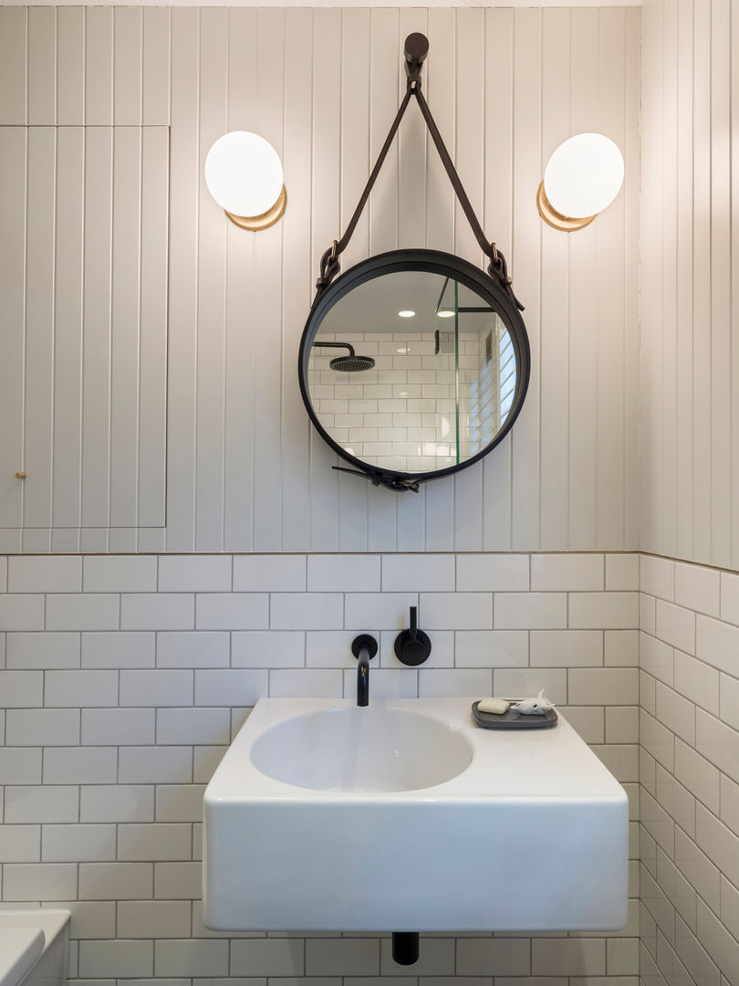 An Internal Refurbishment of a Victorian Terrace House, Gundry & Ducker Architecture Gundry & Ducker Architecture Kamar Mandi Gaya Eklektik