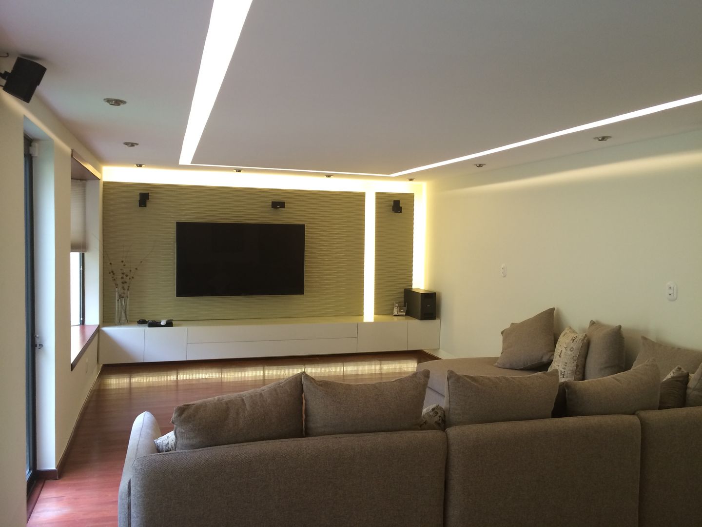 Modernización Sala TV., Síntesis Arquitectónica ® Síntesis Arquitectónica ®