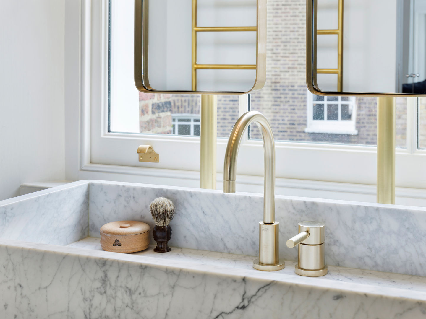 An Internal Refurbishment of a Victorian Terrace House, Gundry & Ducker Architecture Gundry & Ducker Architecture Eclectic style bathrooms