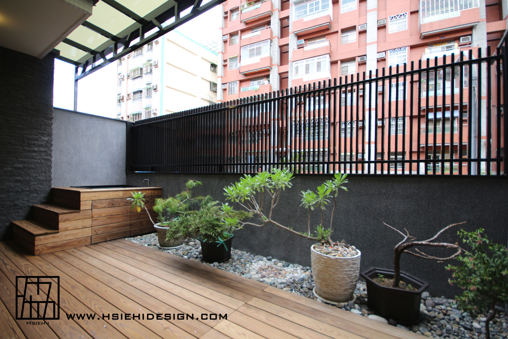 室外露臺 協億室內設計有限公司 Asian style balcony, veranda & terrace