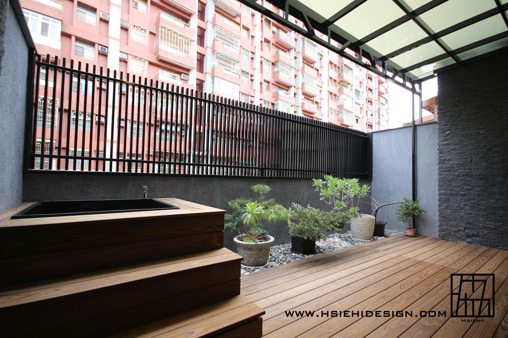 露臺泡腳池 協億室內設計有限公司 Asian style balcony, porch & terrace