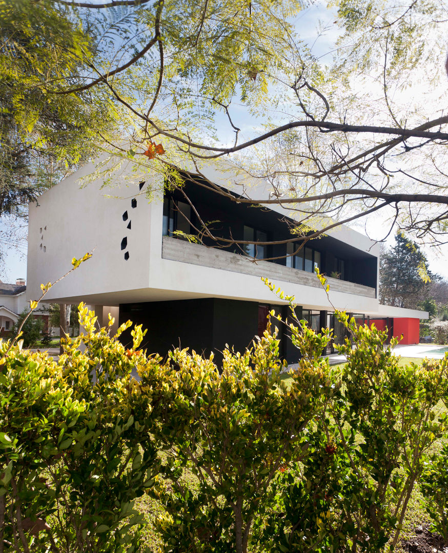 BLLTT House, Enrique Barberis Arquitecto Enrique Barberis Arquitecto 房子 水泥