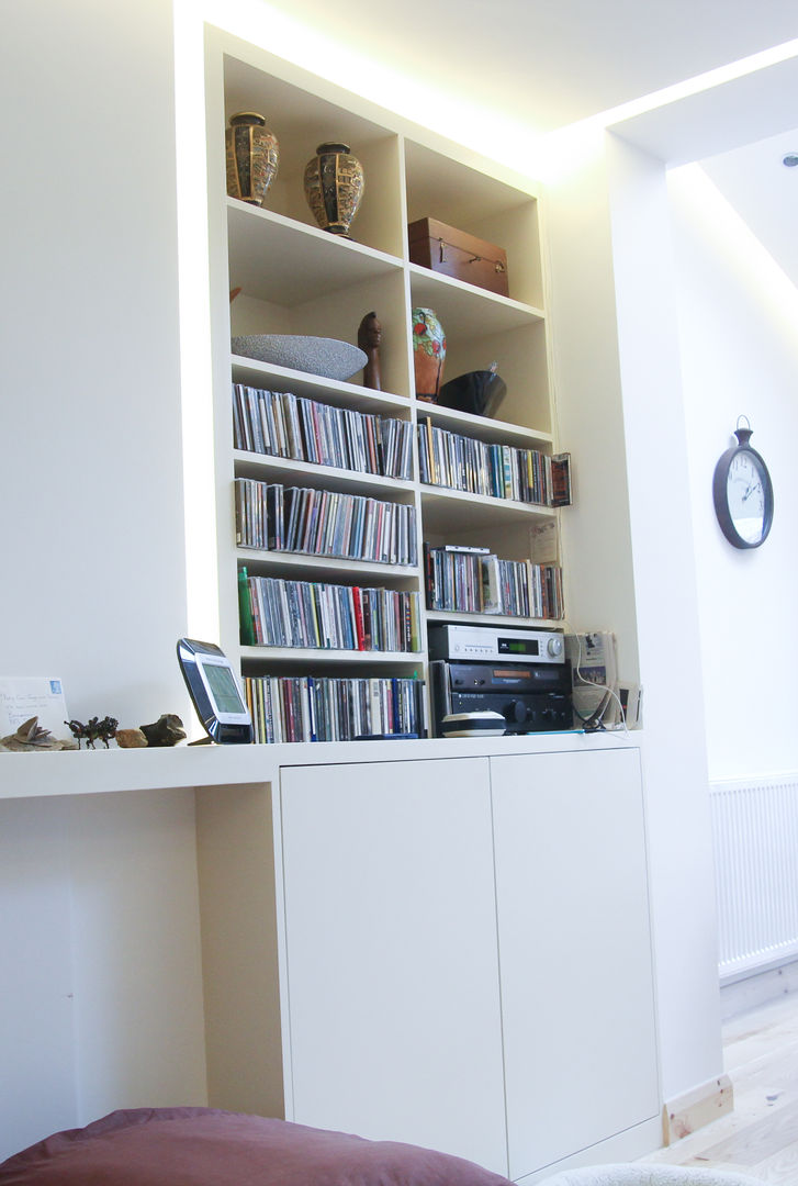 Beckenham Extension Bolans Architects غرفة السفرة custom-made shelves,LED Lighting