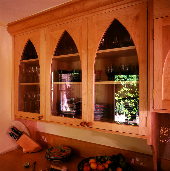 Battersea Gothic Maple Kitchen designed and made by Tim Wood Tim Wood Limited Dapur Modern Kayu Wood effect Cabinets & shelves