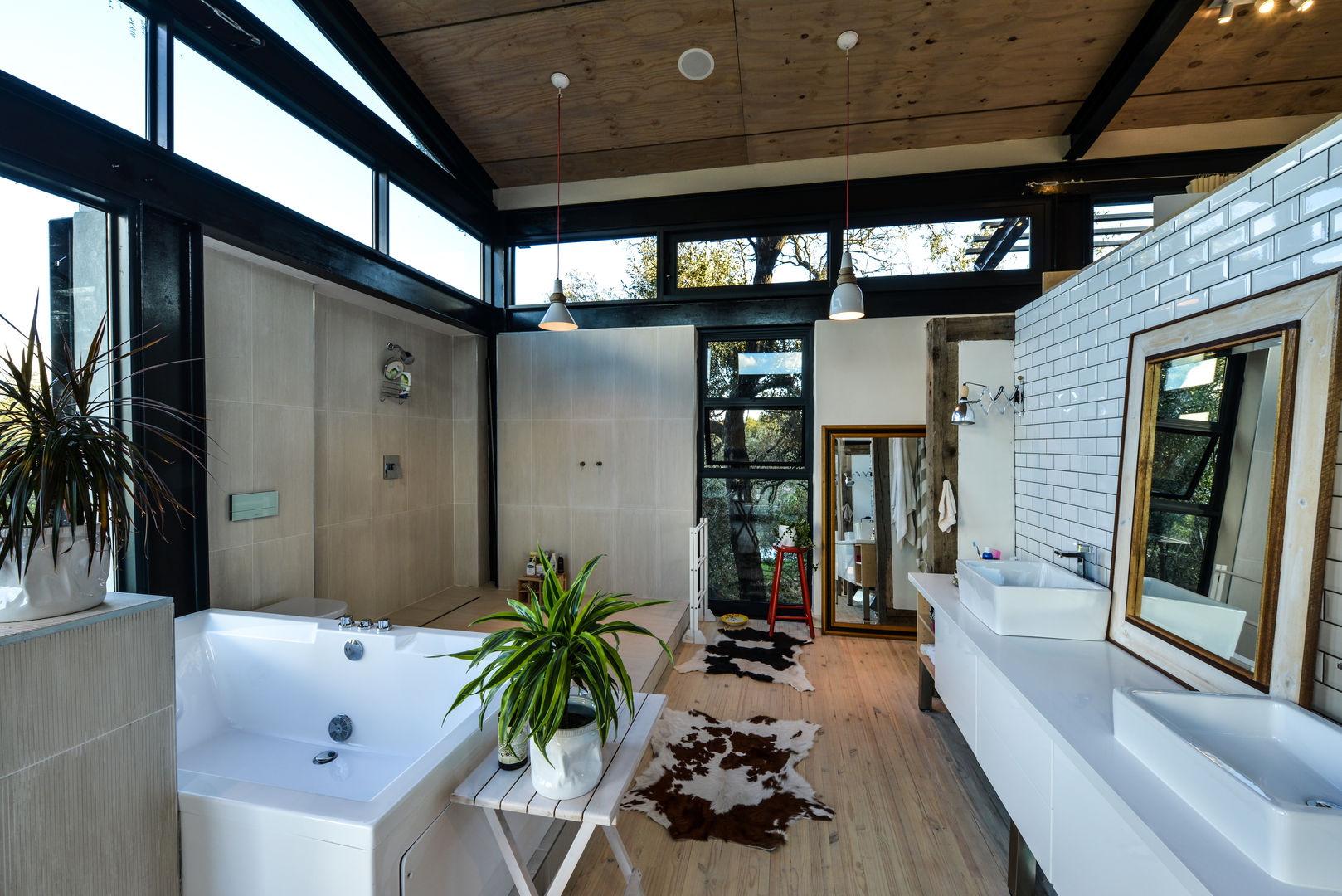 TREE HOUSE, Studious Architects Studious Architects Industriale Badezimmer