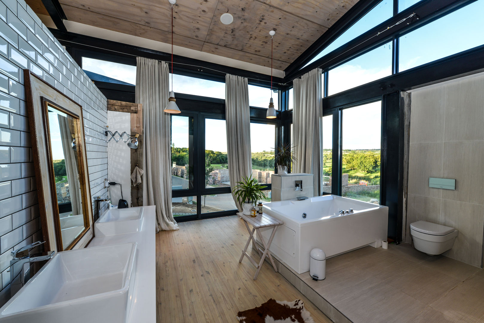 TREE HOUSE, Studious Architects Studious Architects Industrial style bathroom