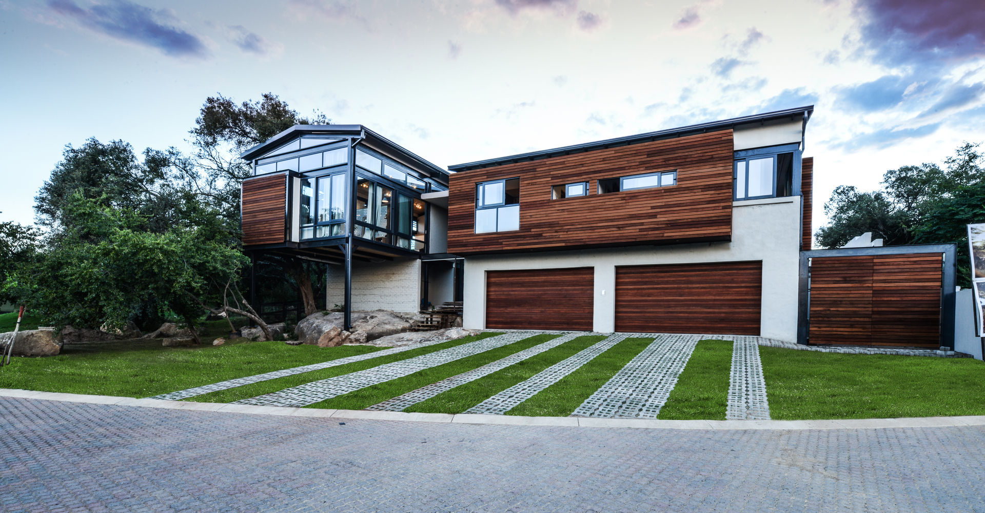 TREE HOUSE, Studious Architects Studious Architects Industrial style houses