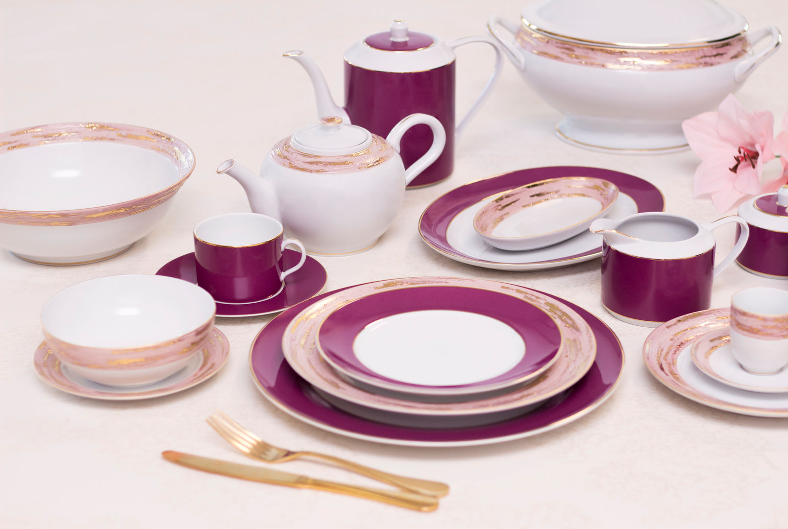 Violet Porcel - Indústria Portuguesa de Porcelanas, S.A. Modern dining room Porcelain Crockery & glassware