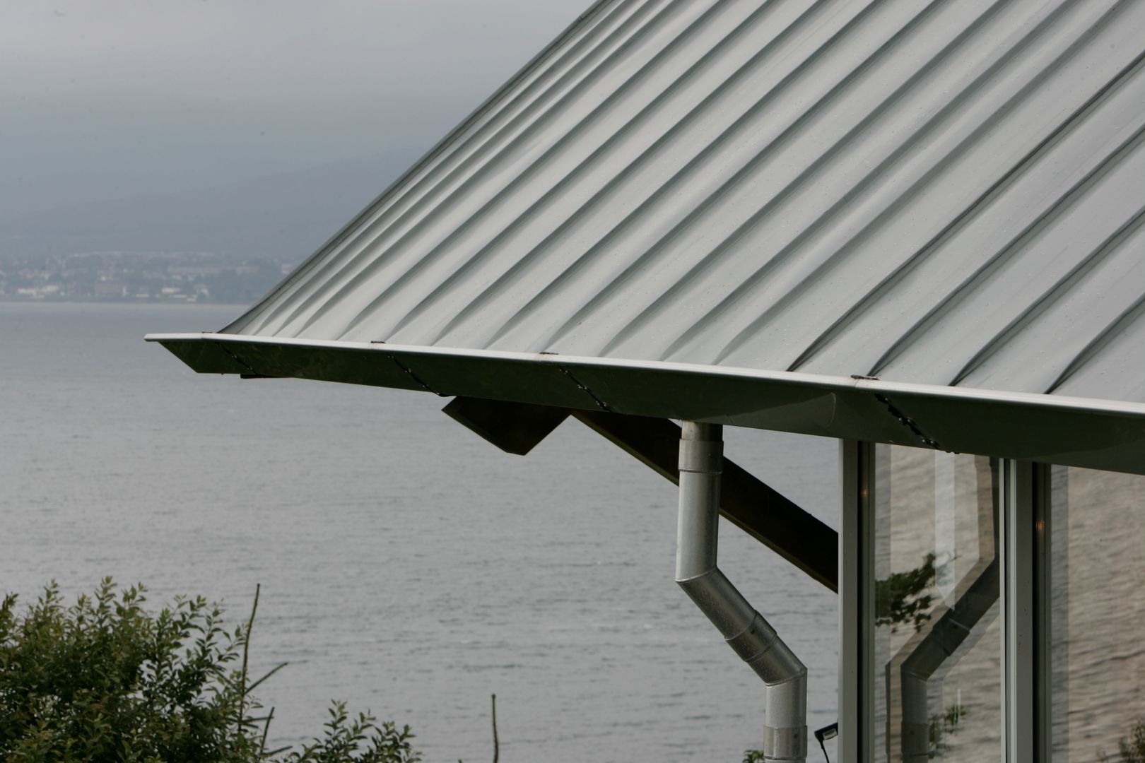 Long House Retool architecture Case in stile scandinavo Alluminio / Zinco Zinc Roof