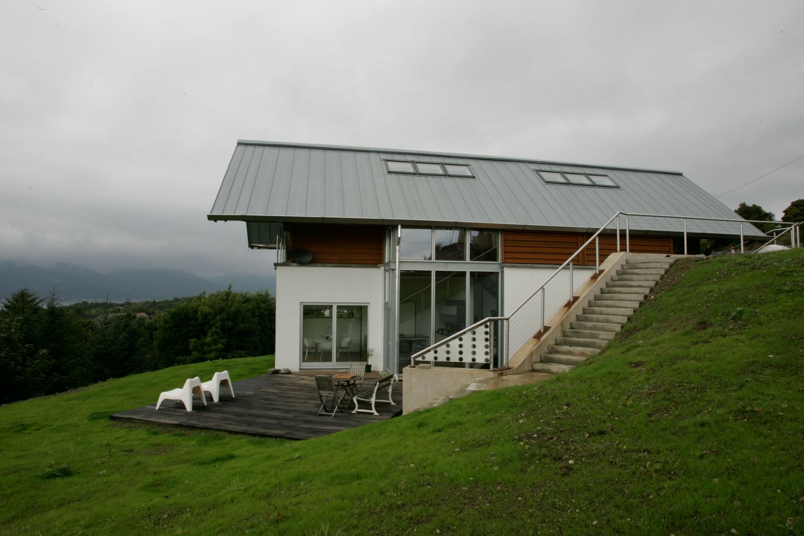 Long House Retool architecture Rumah Gaya Skandinavia Aluminium/Seng Earth Sheltered