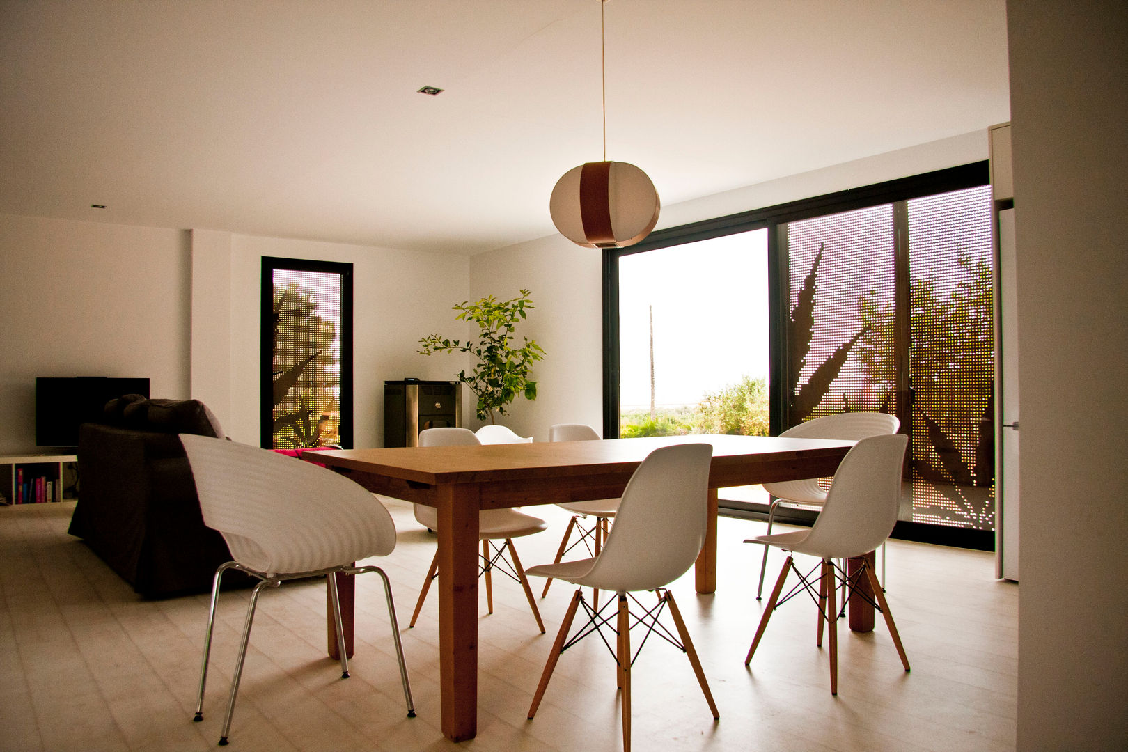 MENTA HOUSE, james&mau james&mau Modern Dining Room