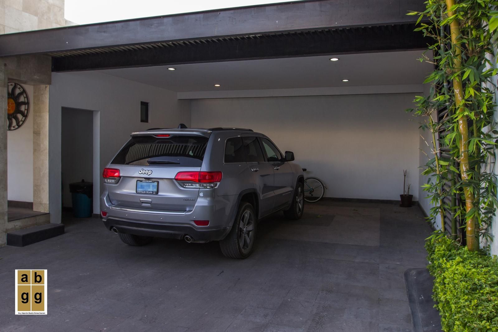 homify Minimalistische garage