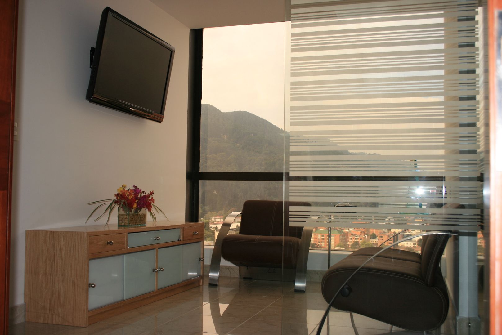 PROYECTO BOGOTÁ LASER, bdlconceptstudio bdlconceptstudio Salas de estar modernas