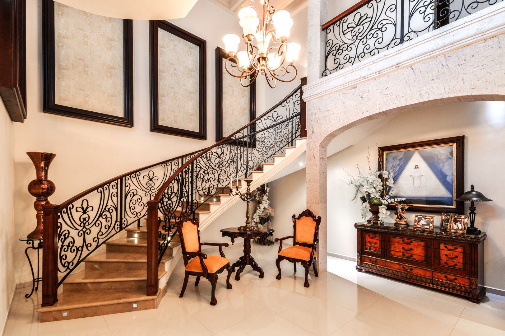 CASA VILLA ANTIGUA, JORGE CORTÉS Arquitectos JORGE CORTÉS Arquitectos Colonial style corridor, hallway& stairs Marble