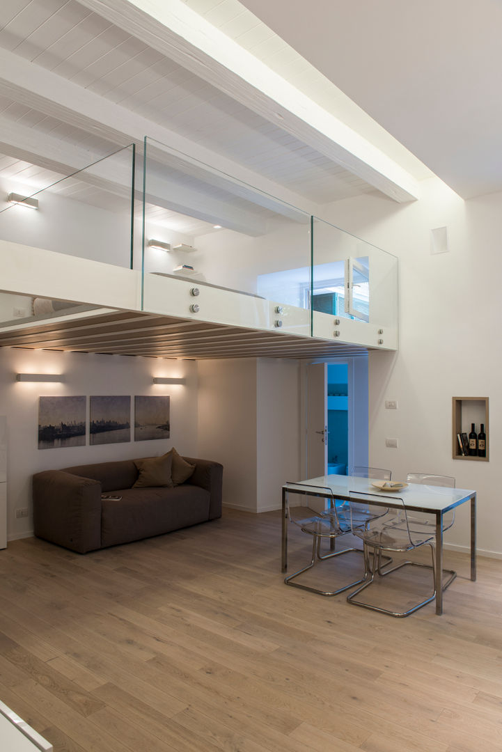 LOFT A ROMA, ACRIVOULIS architettura + interior design ACRIVOULIS architettura + interior design 지중해스타일 거실 우드 우드 그레인