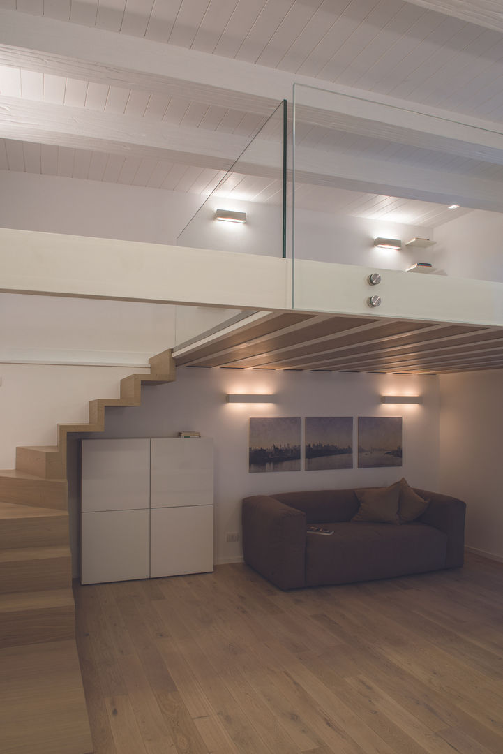 LOFT A ROMA, ACRIVOULIS architettura + interior design ACRIVOULIS architettura + interior design Modern living room