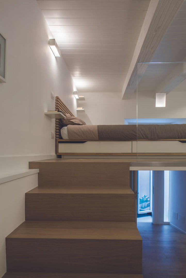 LOFT A ROMA, ACRIVOULIS architettura + interior design ACRIVOULIS architettura + interior design Modern style bedroom