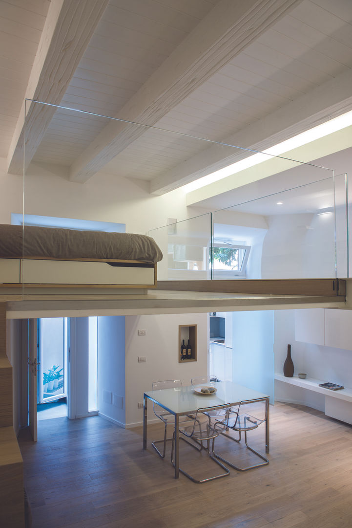 LOFT A ROMA, ACRIVOULIS architettura + interior design ACRIVOULIS architettura + interior design Bedroom