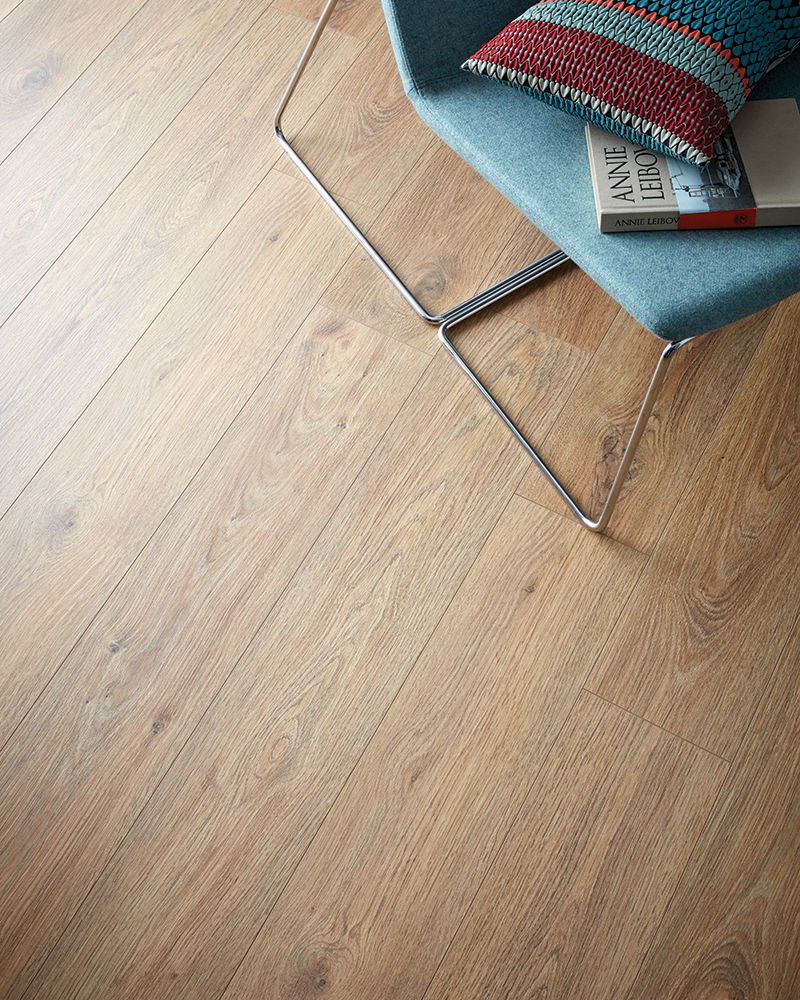 Wembury Cotswold Oak Woodpecker Flooring Tường & sàn phong cách hiện đại Gỗ Wood effect laminate flooring,laminate floor,laminate oak floor,laminate wood floor,oak laminate floor