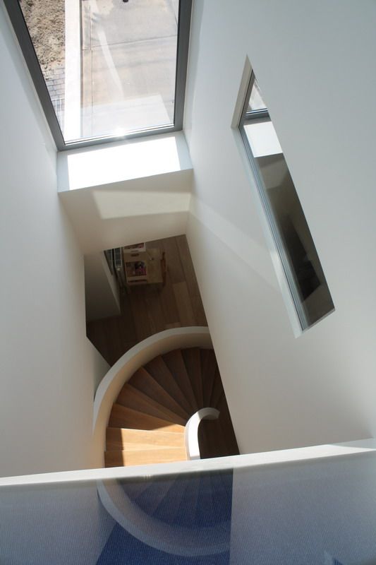 Knikwoning, Architectenbureau Jules Zwijsen Architectenbureau Jules Zwijsen Modern corridor, hallway & stairs