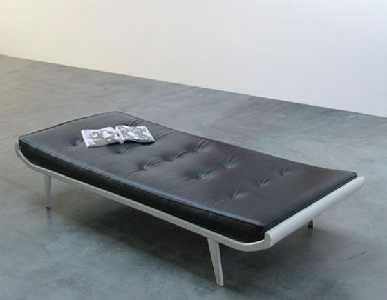Auping Cleopatra Daybed by Dick Cordemijer homify Salon moderne Cuir Gris Canapés & Fauteuils
