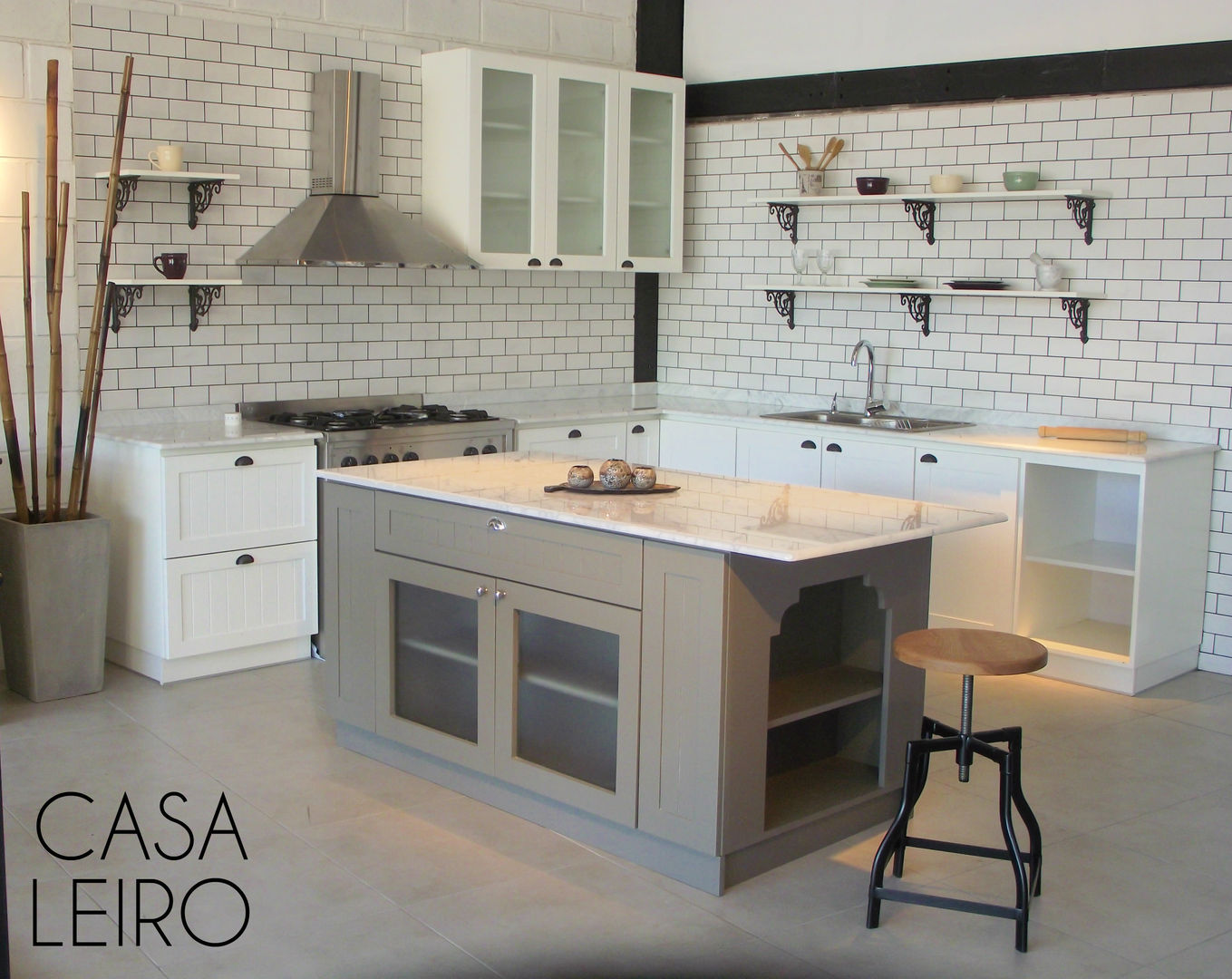 Nuevo Showroom en Escobar, CASA LEIRO CASA LEIRO Klassieke keukens Opbergen