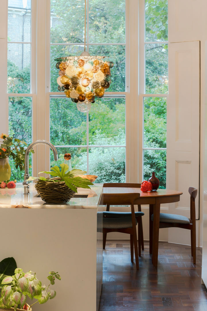 Flat in Little Venice, Studio 29 Architects ltd Studio 29 Architects ltd Dressing room dining room,mid century modern,glass chandelier,Accessories & decoration